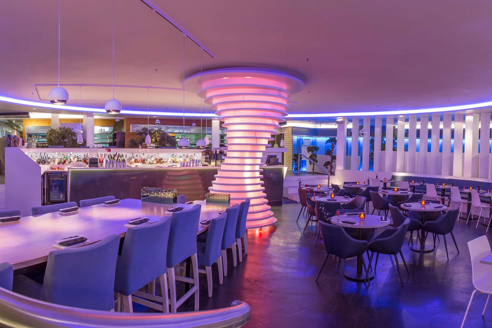 Shiki Sushi and Lounge Rotterdam with Kobayashi station